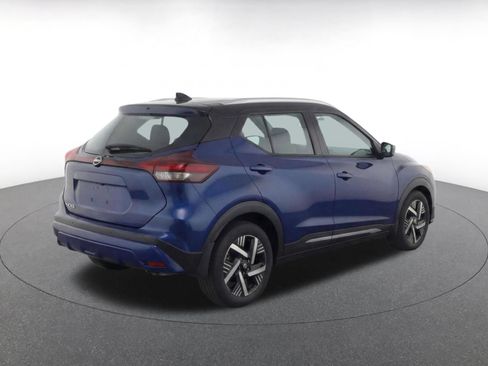 Used 2025 Nissan Kicks SV FWD image 9
