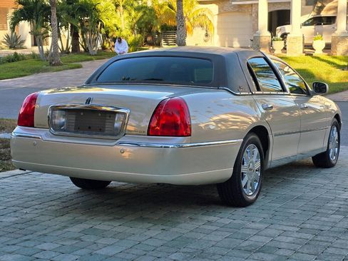 Used 2003 Lincoln Town Car Cartier image 42