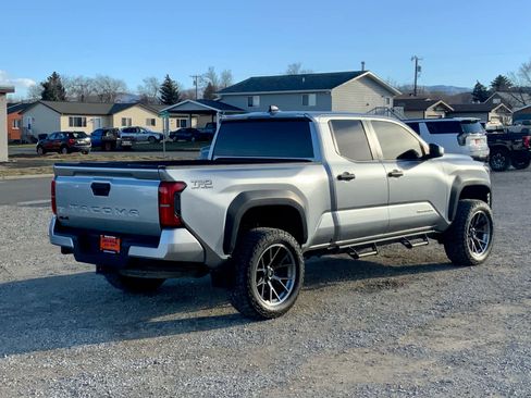 Used 2024 Toyota Tacoma TRD Off-Road image 5
