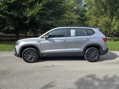 Used 2022 Volkswagen Taos S image 2