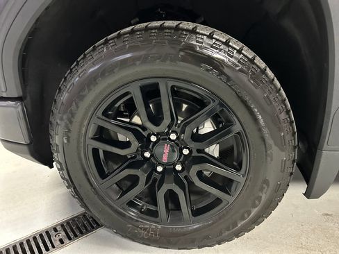 Used 2025 GMC Sierra 1500 Elevation w/ LPO, Elevation Black Package AWD/4WD image 9