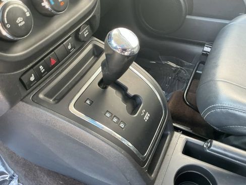 Used 2015 Jeep Patriot High Altitude AWD/4WD image 23