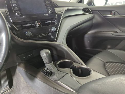 Used 2021 Toyota Camry SE image 19