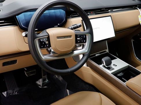 New 2026 Land Rover Range Rover Long Wheelbase SE image 6