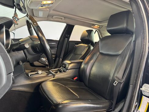 Used 2016 Chrysler 300 C AWD/4WD image 14