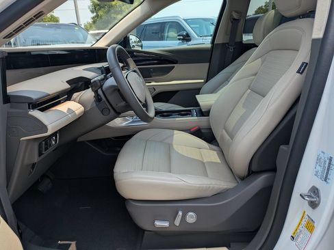 Used 2025 Lincoln Nautilus Reserve w/ Jet Appearance Package AWD/4WD image 23
