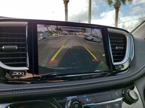 Used 2022 Chrysler Pacifica Touring-L w/ S Appearance Package image 36