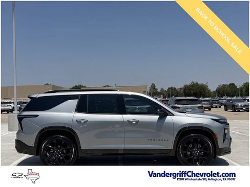 Used 2026 Chevrolet Traverse RS w/ LPO, Floor Liner Package FWD image 3