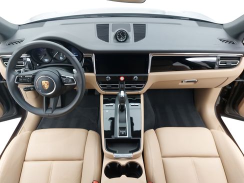 Certified 2026 Porsche Macan AWD/4WD image 11