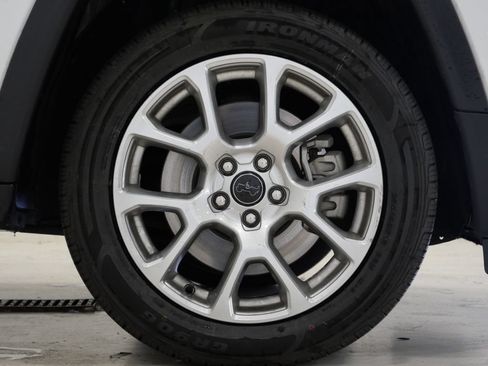 Used 2025 Jeep Compass Limited AWD/4WD image 9