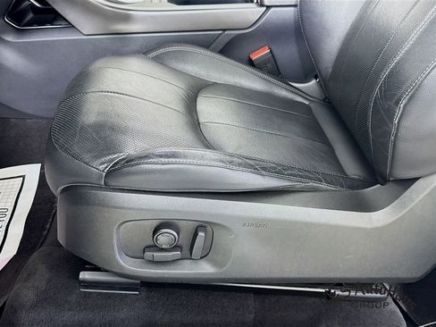 Used 2018 Land Rover Range Rover Evoque SE Dynamic image 25