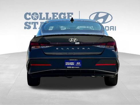 Used 2025 Hyundai Elantra Sport w/ Cargo Package FWD image 7