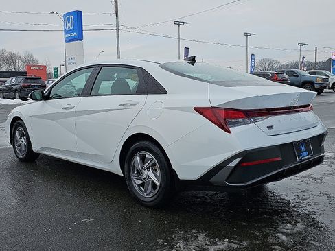 Used 2024 Hyundai Elantra SE image 6