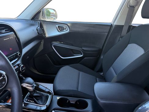 Used 2024 Kia Soul S FWD image 19