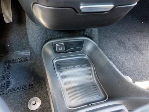 New 2027 Chrysler Pacifica Select FWD image 25