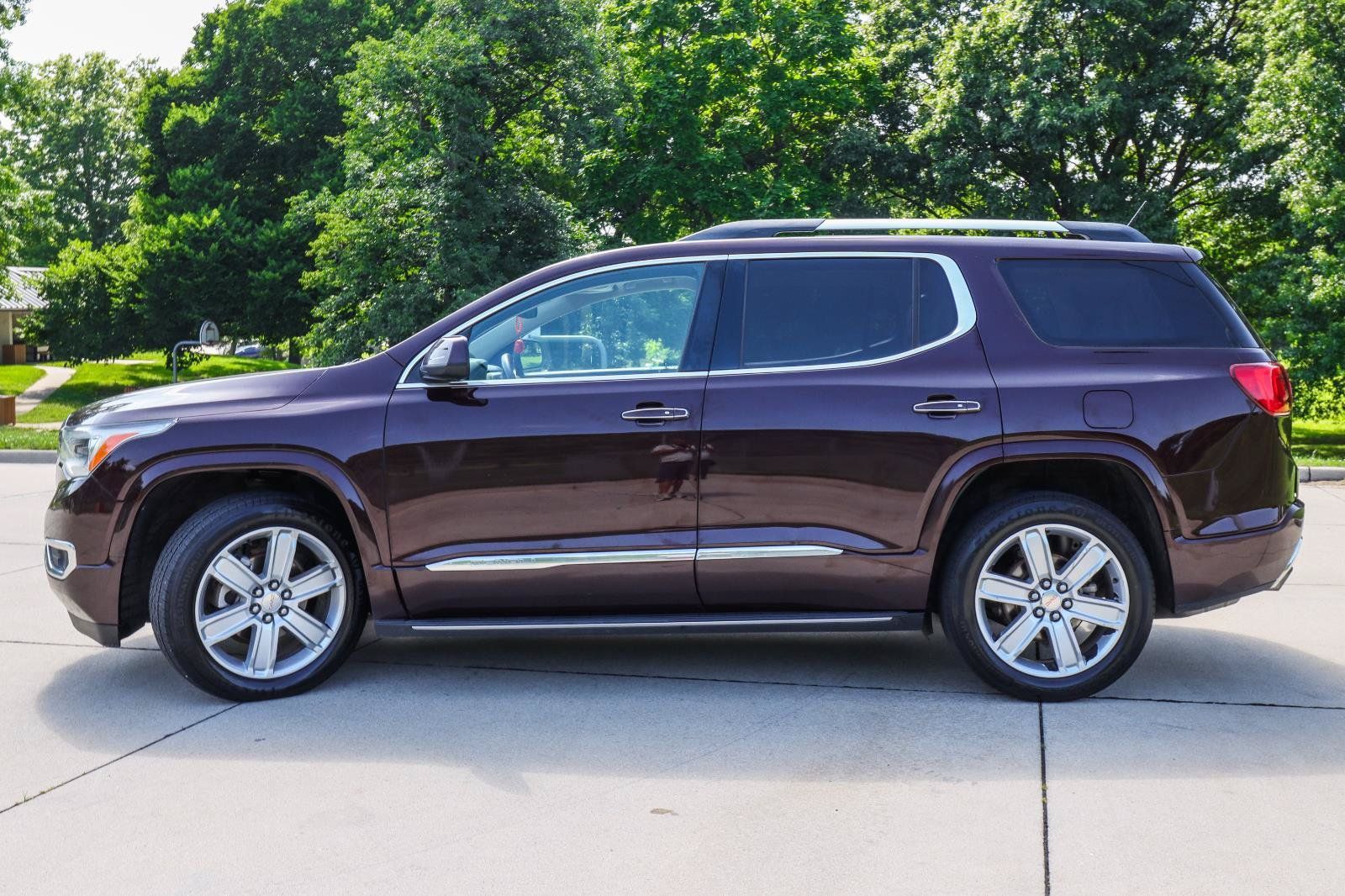 Used 2018 GMC Acadia Denali w/ Technology Package AWD/4WD image 4