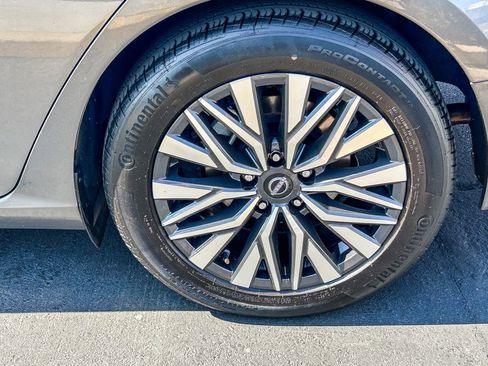 Certified 2024 Nissan Altima 2.5 SV FWD image 12