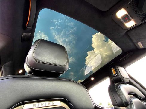 Used 2022 Rivian R1T Adventure image 13