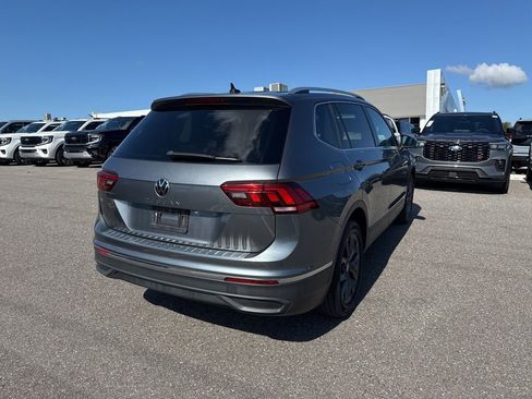 Used 2022 Volkswagen Tiguan SE FWD image 2