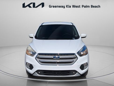 Used 2019 Ford Escape SE image 2