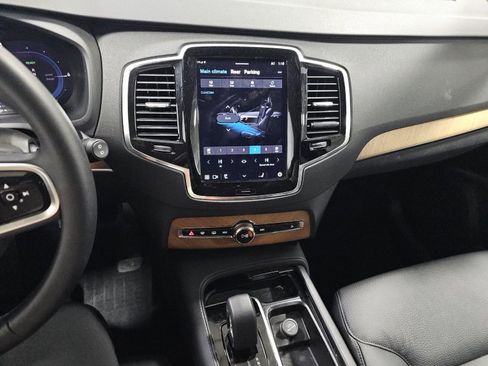 Used 2025 Volvo XC90 T8 Plus w/ Protection Package Premier image 16