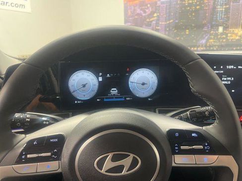New 2025 Hyundai Elantra Limited FWD image 12