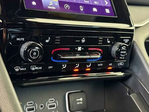 New 2025 Jeep Grand Cherokee Altitude image 17