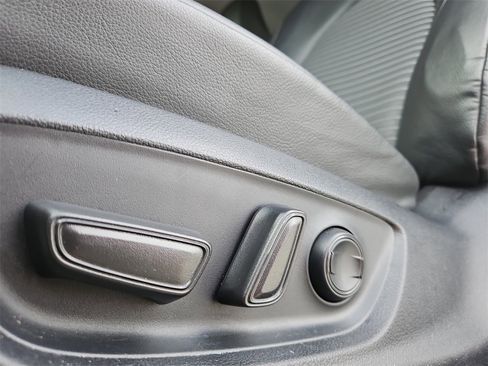 Used 2023 Toyota Camry SE image 32