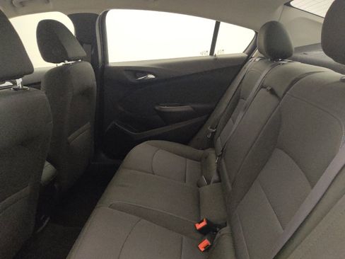 Used 2017 Chevrolet Cruze LT FWD image 18