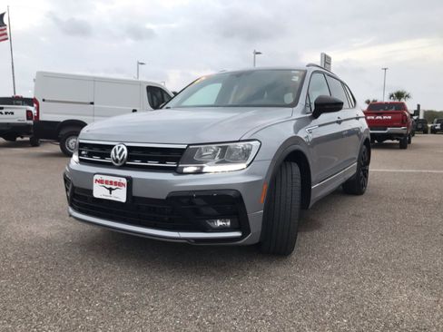 Used 2021 Volkswagen Tiguan SE R-Line image 3