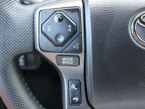 Used 2022 Toyota Tacoma TRD Sport AWD/4WD image 23