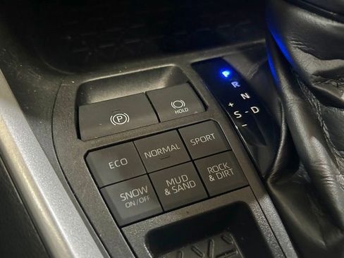 Used 2021 Toyota RAV4 XLE w/ Convenience Package AWD/4WD image 30