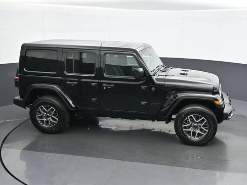Used 2025 Jeep Wrangler Unlimited Sahara AWD/4WD image 25