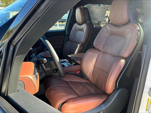New 2026 Lincoln Aviator Reserve image 9