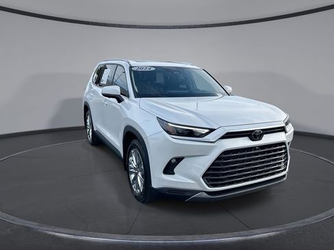 Used 2024 Toyota Grand Highlander AWD image 12