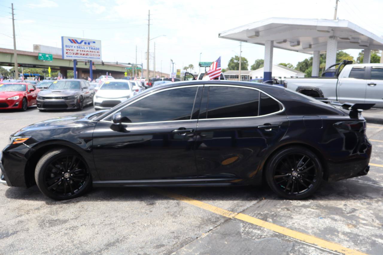 Used 2021 Toyota Camry XSE FWD image 7