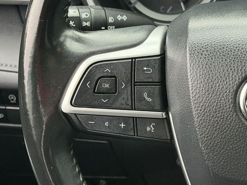 Used 2023 Toyota Highlander XSE FWD image 14