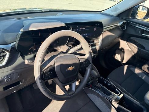 Used 2025 Chevrolet TrailBlazer LT AWD/4WD image 4