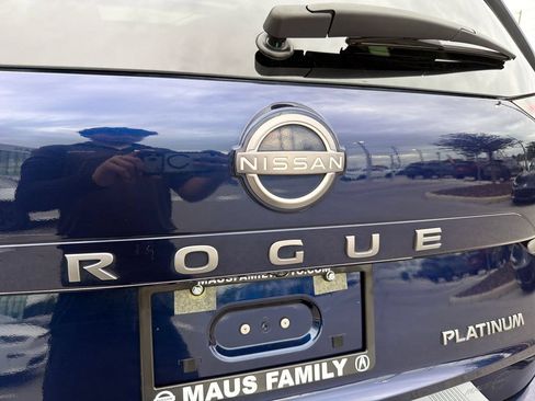 Used 2024 Nissan Rogue Platinum w/ Platinum Premium Package FWD image 11