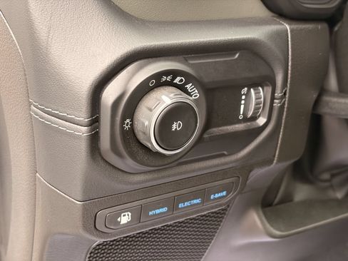 Used 2024 Jeep Wrangler High Altitude AWD/4WD image 22