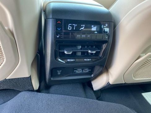 Used 2025 Jeep Grand Cherokee L Limited image 33