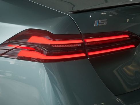 New 2026 BMW i5 eDrive40 w/ M Sport Package image 8