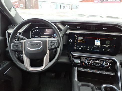 Used 2024 GMC Sierra 3500 Denali image 17