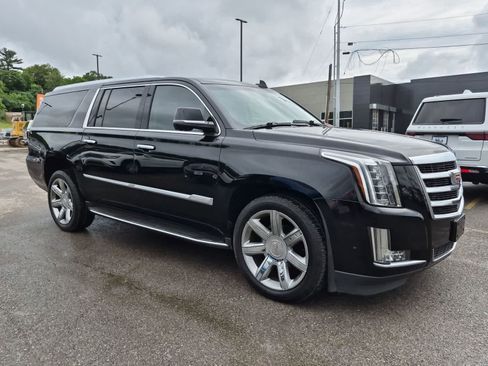 Used 2019 Cadillac Escalade ESV 2WD image 2
