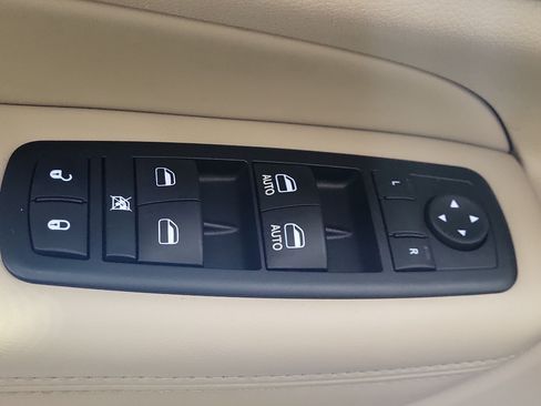 Used 2014 Jeep Grand Cherokee Laredo w/ Quick Order Package 23E AWD/4WD image 20