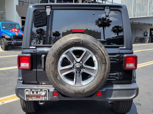 Used 2022 Jeep Wrangler Unlimited Sahara w/ Cold Weather Group AWD/4WD image 31