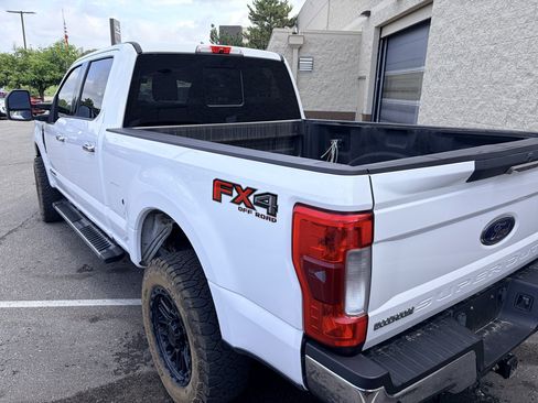 Used 2017 Ford F350 XLT w/ XLT Premium Package AWD/4WD image 3