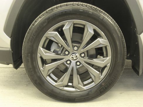 Used 2023 Toyota RAV4 XLE Premium image 29