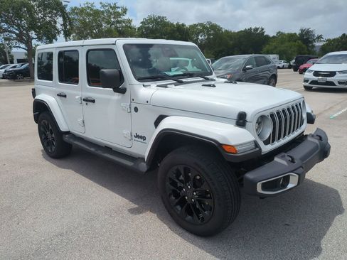 Used 2025 Jeep Wrangler Unlimited Sahara AWD/4WD image 2