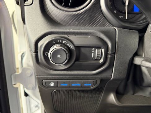 Used 2025 Jeep Wrangler Unlimited Rubicon 4xe w/ Convenience Group AWD/4WD image 24